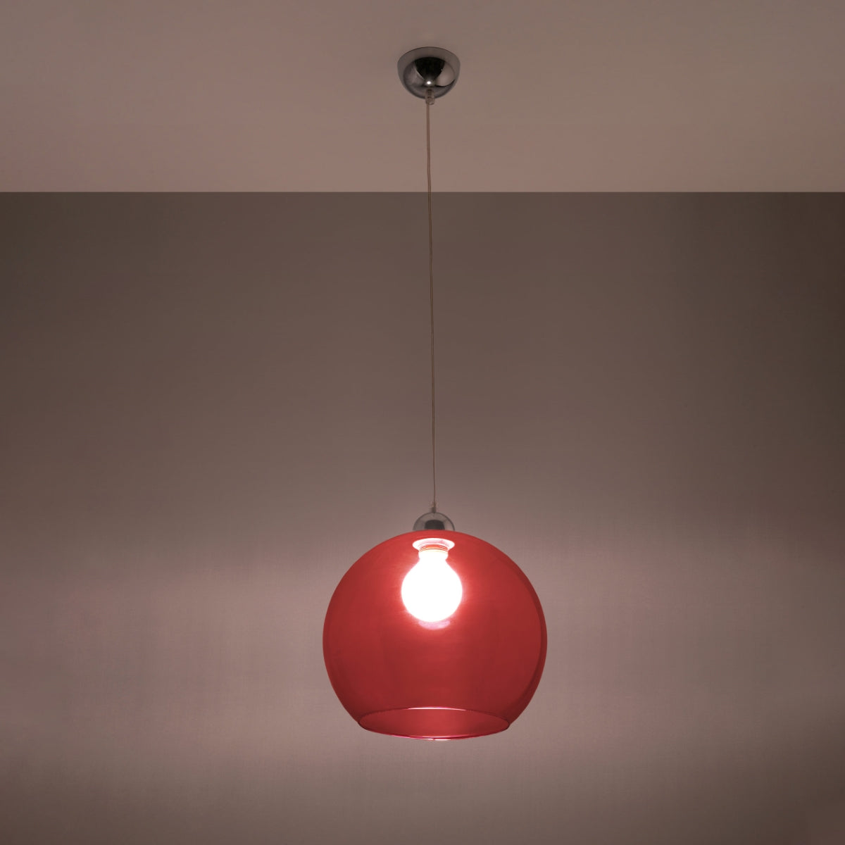 Hanglamp met minimalistische rode glazen bol - model Arcania