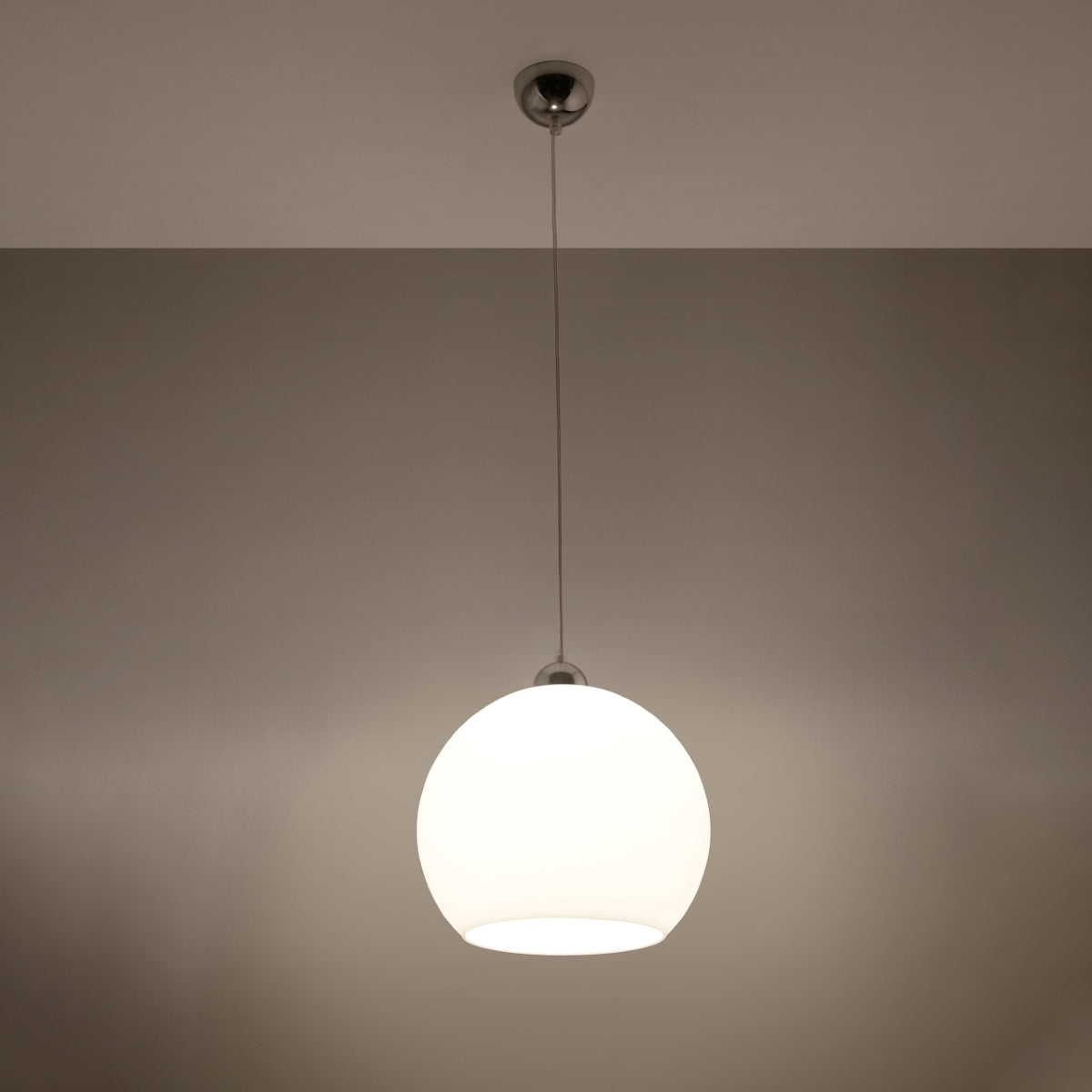 Hanglamp met minimalistische witte glazen bol - Nivéalis