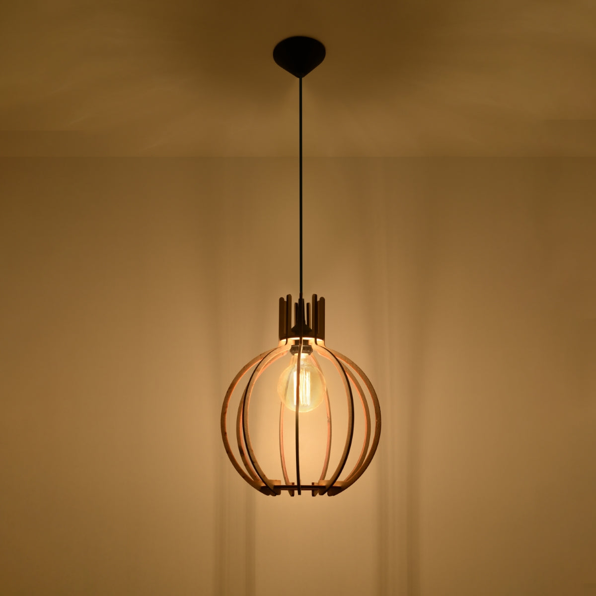 Suspension luminaire modèle Arvendia vue ambiance | Luxarmonie