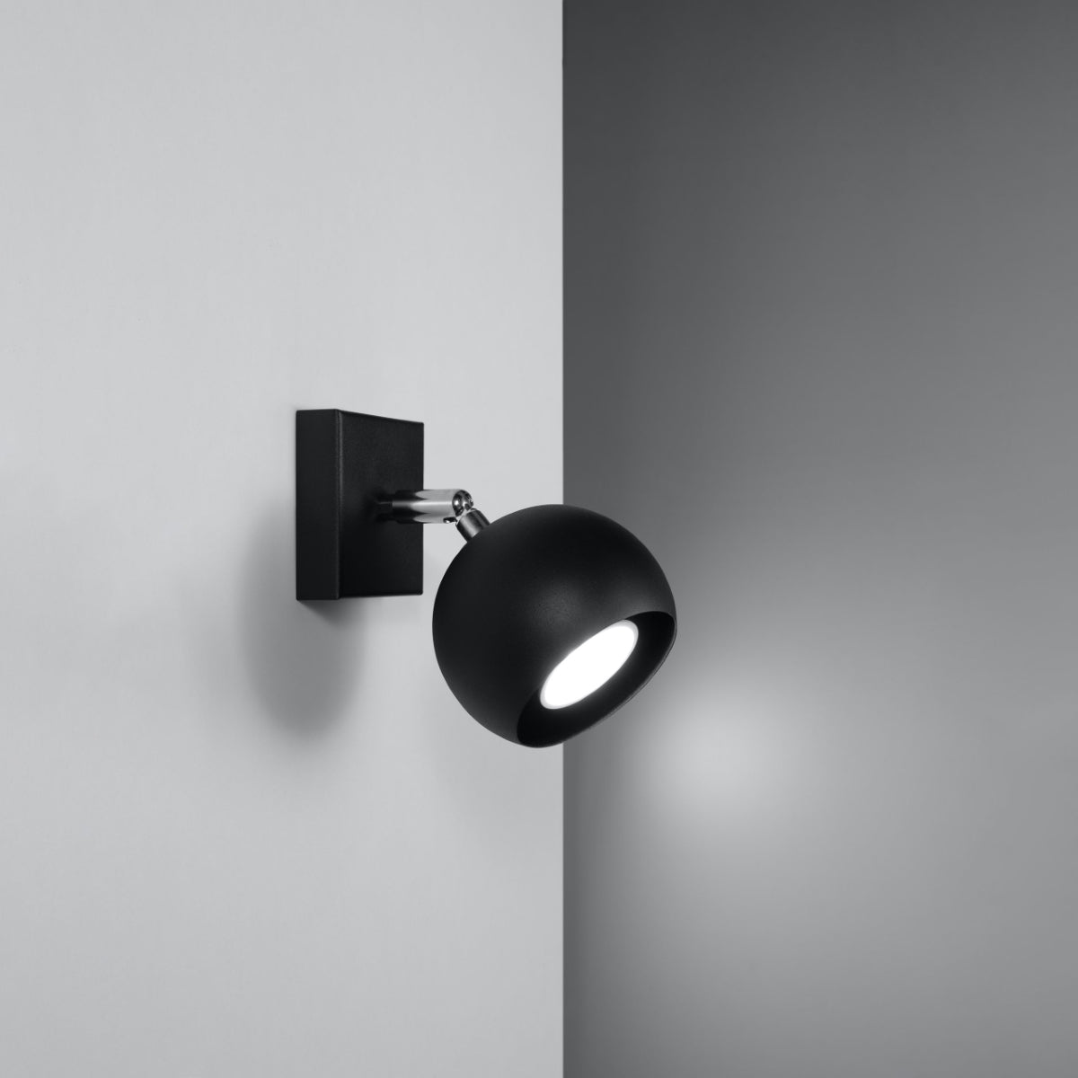 Modern adjustable black wall light – Noxaria model