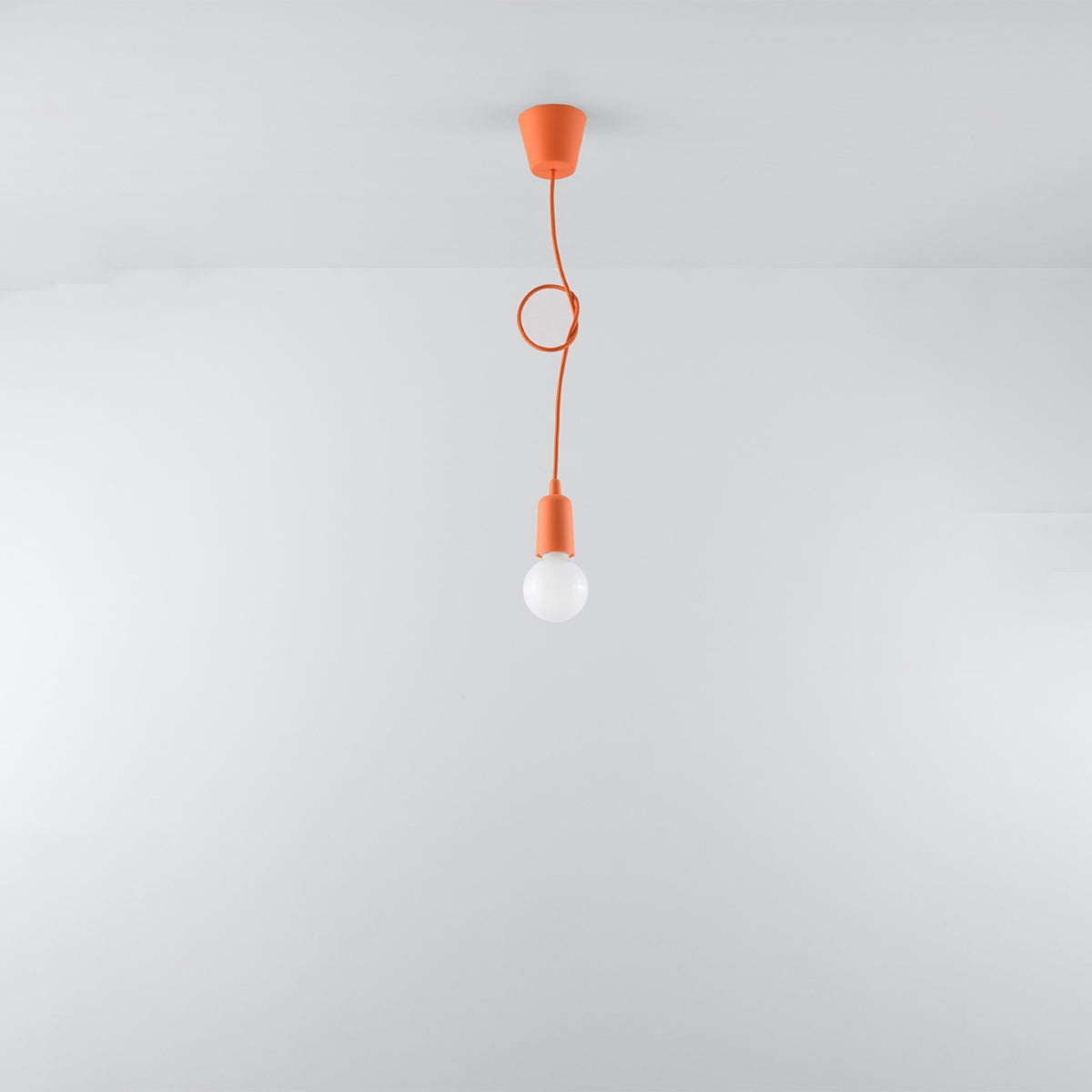 Minimalistische oranje hanglamp voor woonkamer – Model Solenya