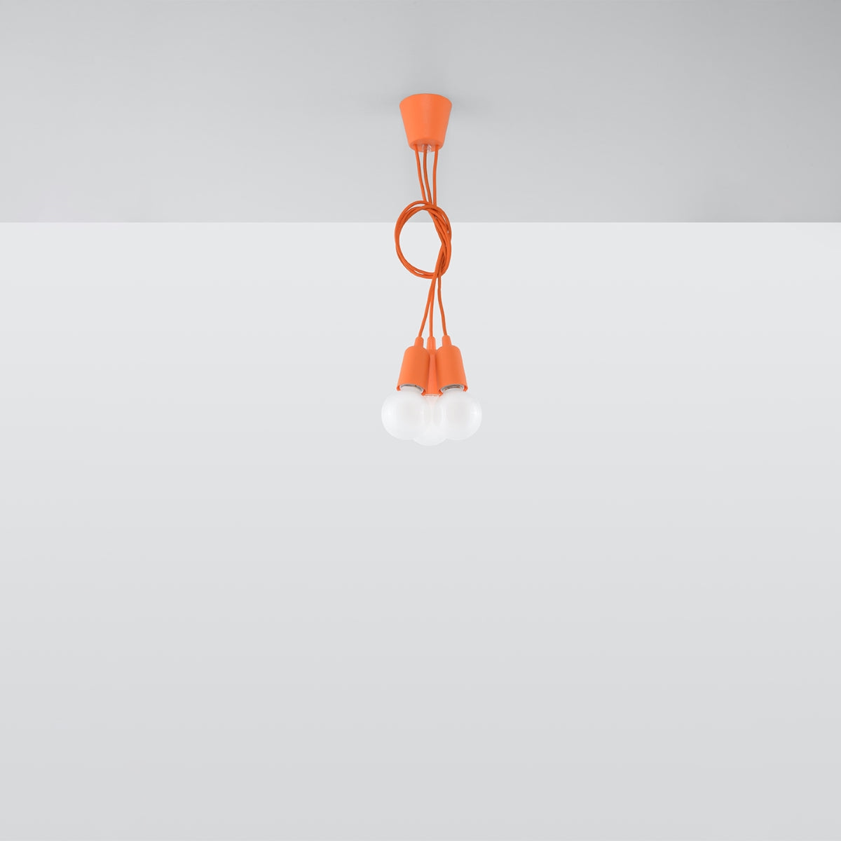 Minimalistische oranje hanglamp met 3 lampen – Model Orfeya