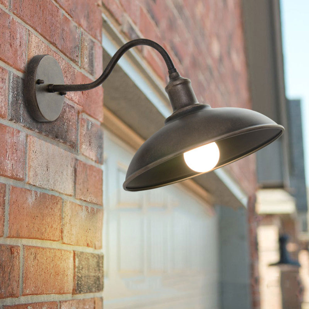 Rustieke wandlamp in antiek messing voor buiten – Aurélice