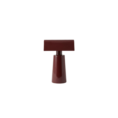 Draagbare minimalistische tafellampe met delicate aanvoeling – Alumina
