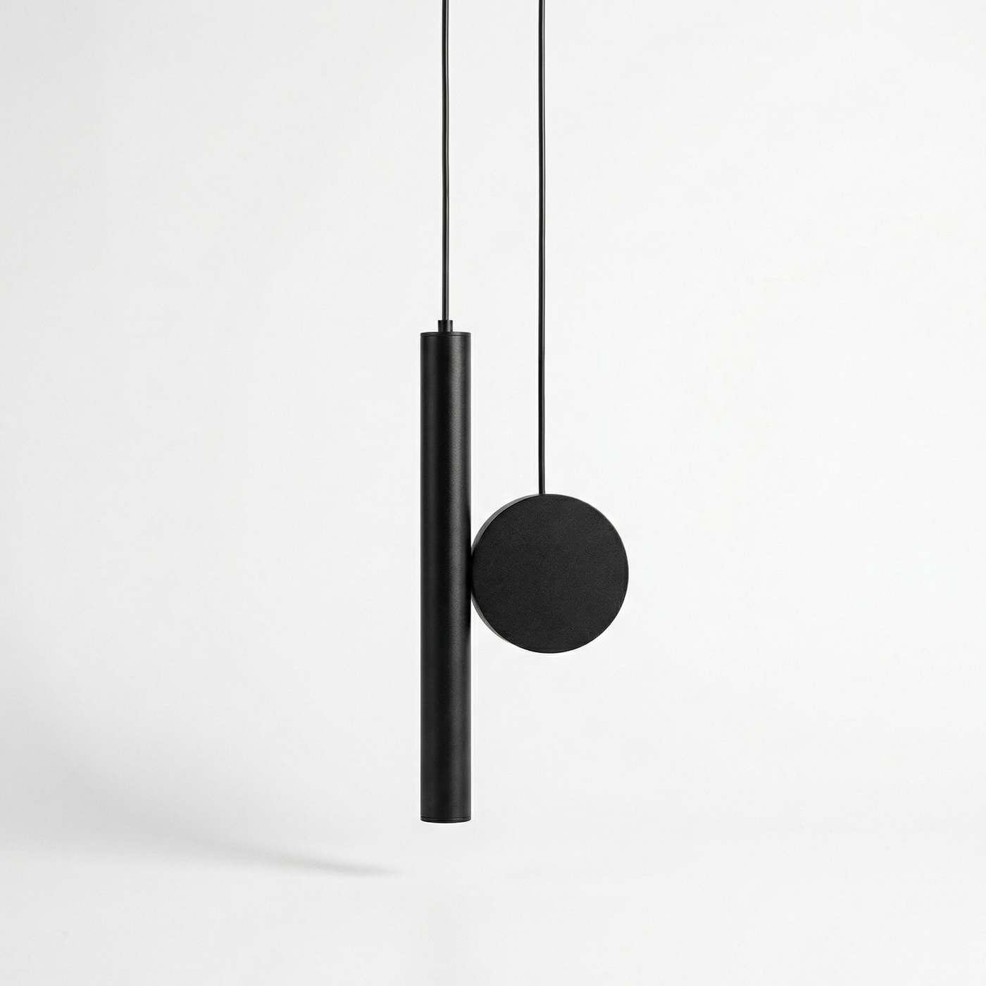 Suspension Moderne Ligne Fluide et Éclat Raffiné – Clarté Divine