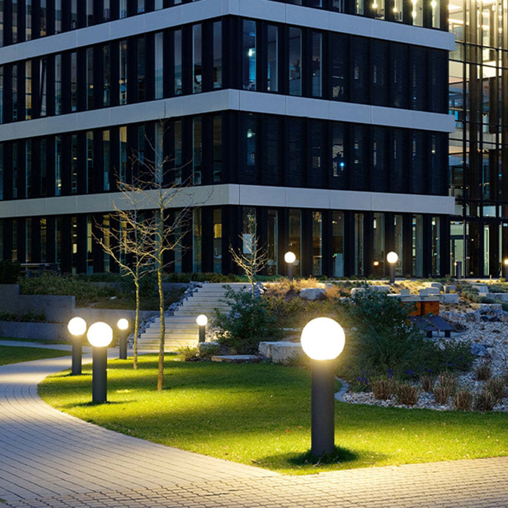 Bolronde LED-tuinlamp in zwart metaal – Orbiron