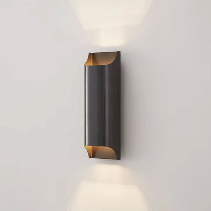 Wandleuchte aus goldenem Messing für Wohnzimmer – Aurélica