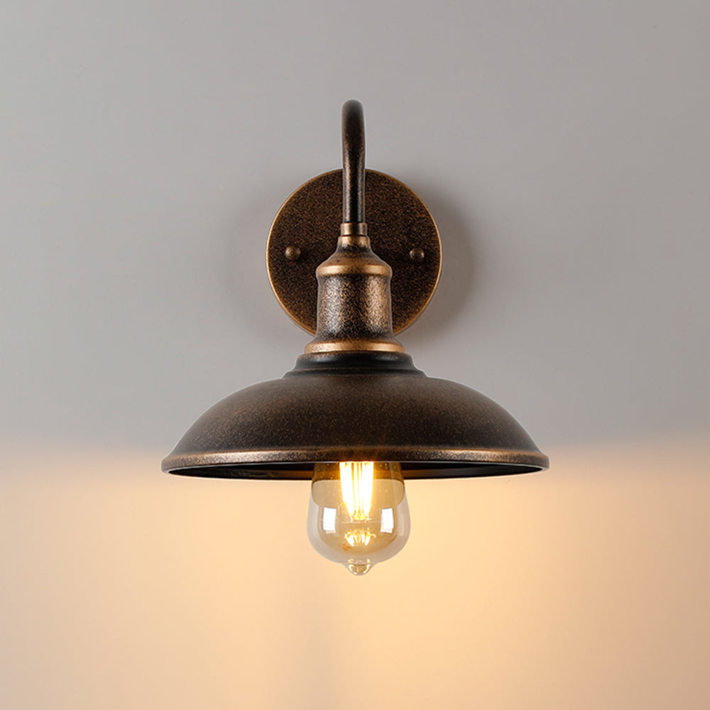 Rustieke wandlamp in antiek messing voor buiten – Aurélice