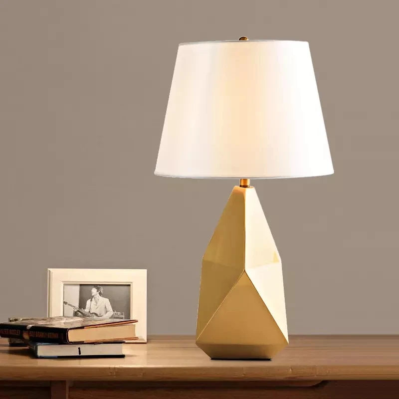 Lampe de Chevet Silhouette Originale et Éclairage Doux – Dorélis