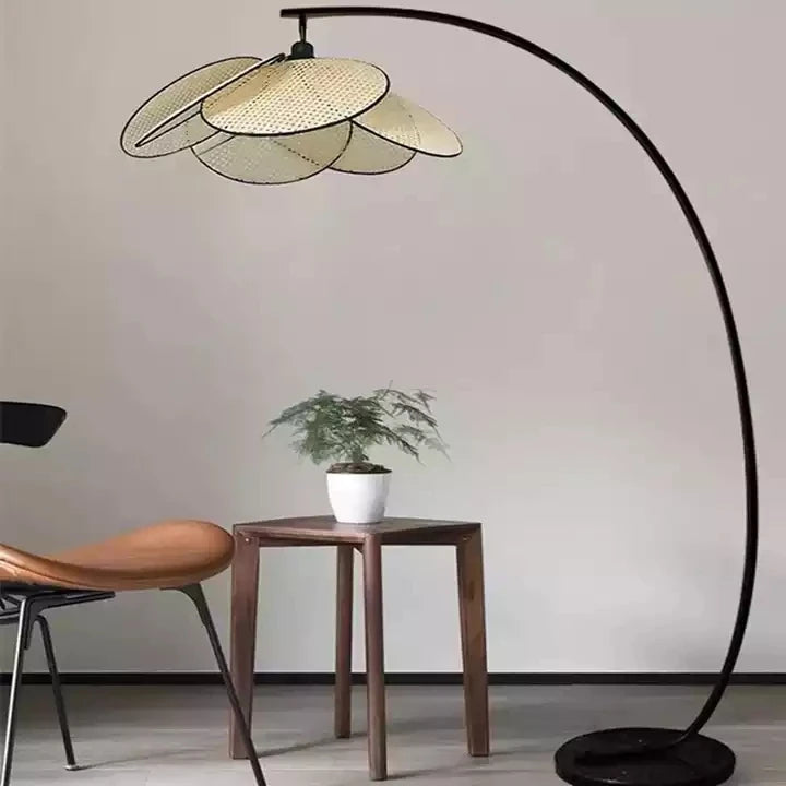 Lampadaire Design Intemporel pour Intérieur Contemporain – Novela
