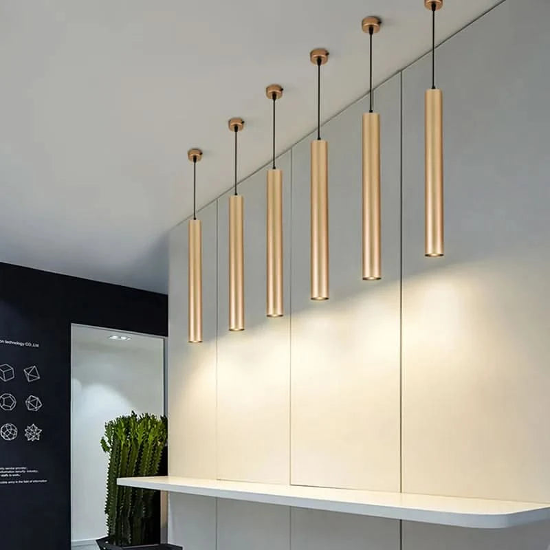 Suspension Design Raffiné avec Câble Pendentif – Élixir