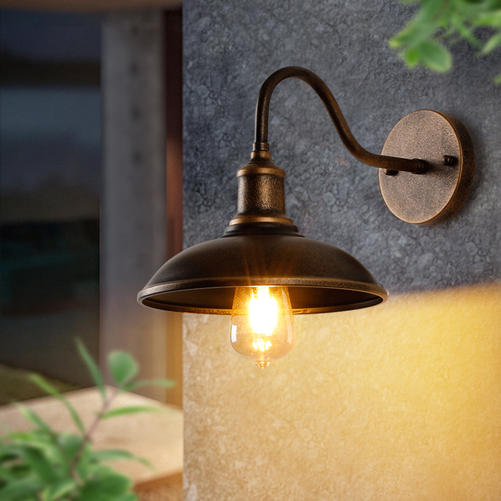 Rustieke wandlamp in antiek messing voor buiten – Aurélice