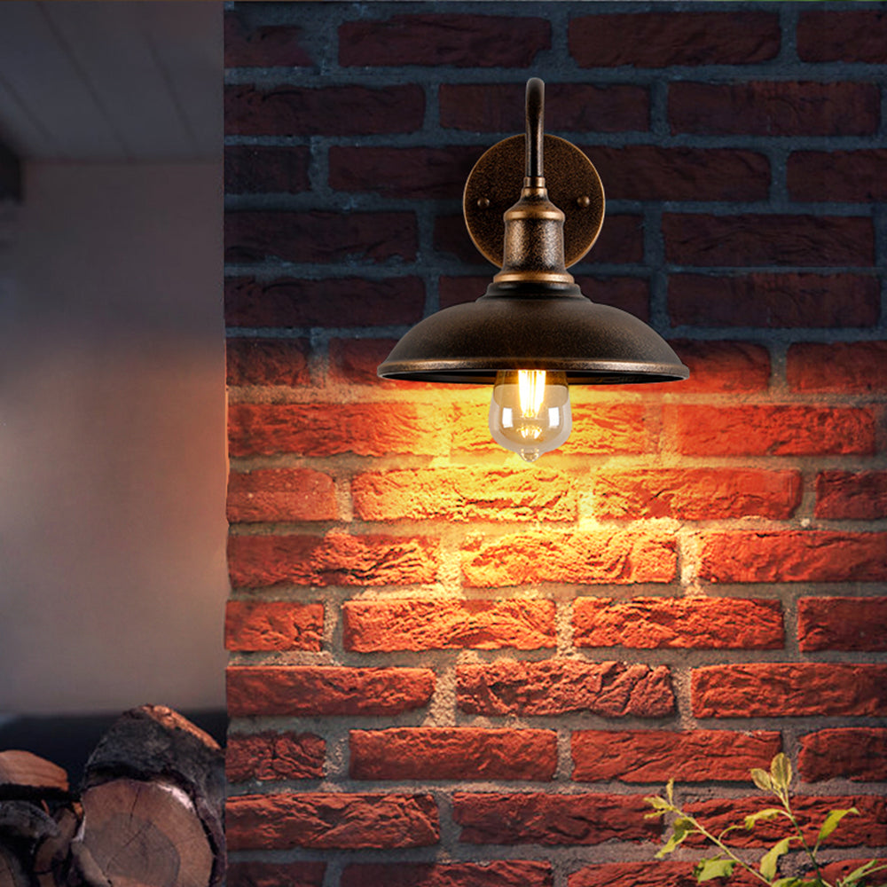 Rustieke wandlamp in antiek messing voor buiten – Aurélice