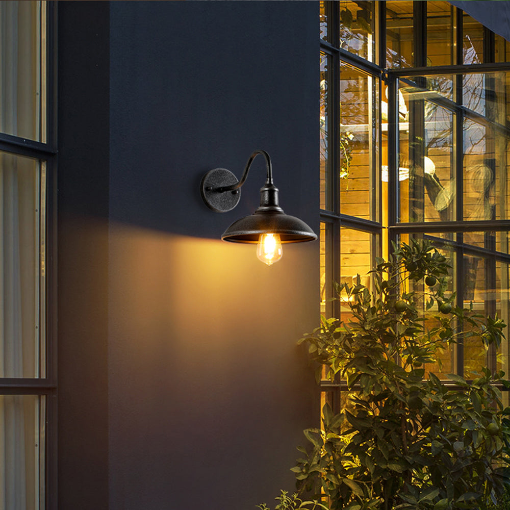 Rustieke wandlamp in antiek messing voor buiten – Aurélice