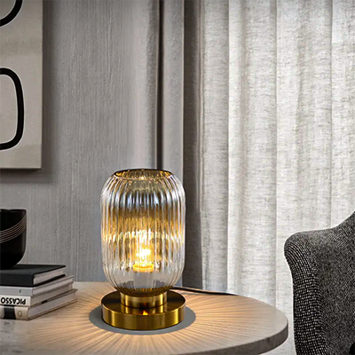 Lampe de table nordique design Vetro en verre strié avec base métal doré brossé - vue 11