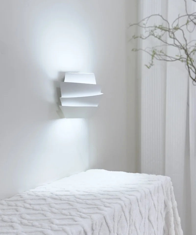 Applique murale nordique en métal blanc – Syracone