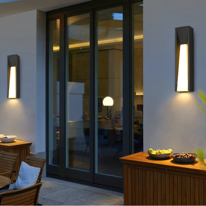 Applique Murale LED en Aluminium Noir pour Extérieur – Arclion
