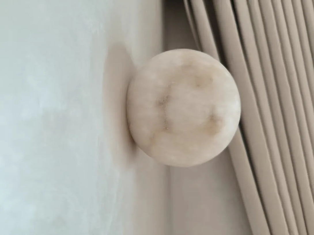 Applique murale en marbre espagnol et cuivre – Seraphia