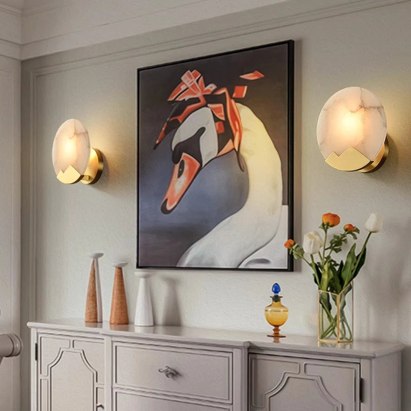 Applique murale en marbre espagnol et cuivre doré pour salon – Zephyria