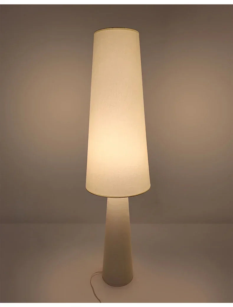 Lampe sur pied en tissu nordique pour salon – Aironde