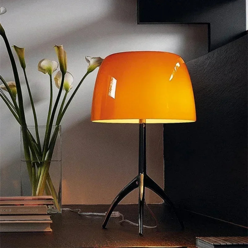 Moderne bureaulamp driepoot in gekleurd glas – Triolux