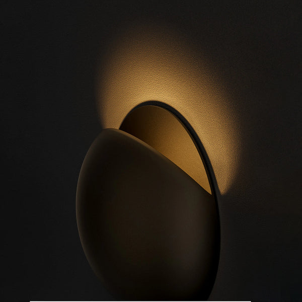 Directional and Elegant Wall Light – Plenio