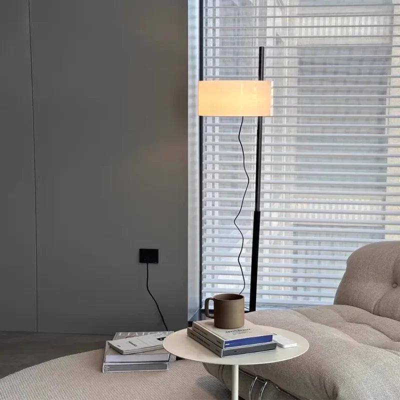 Lampe sur pied design espagnol en métal et tissu – Zelari