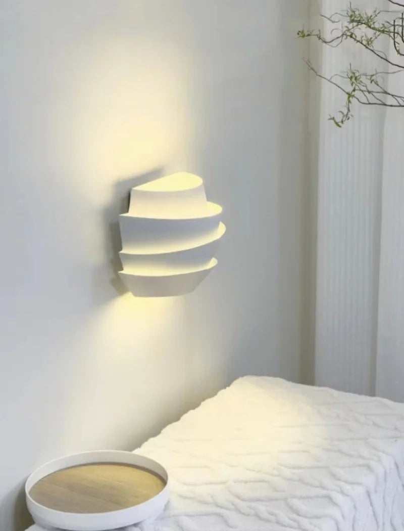 Applique murale nordique en métal blanc – Syracone