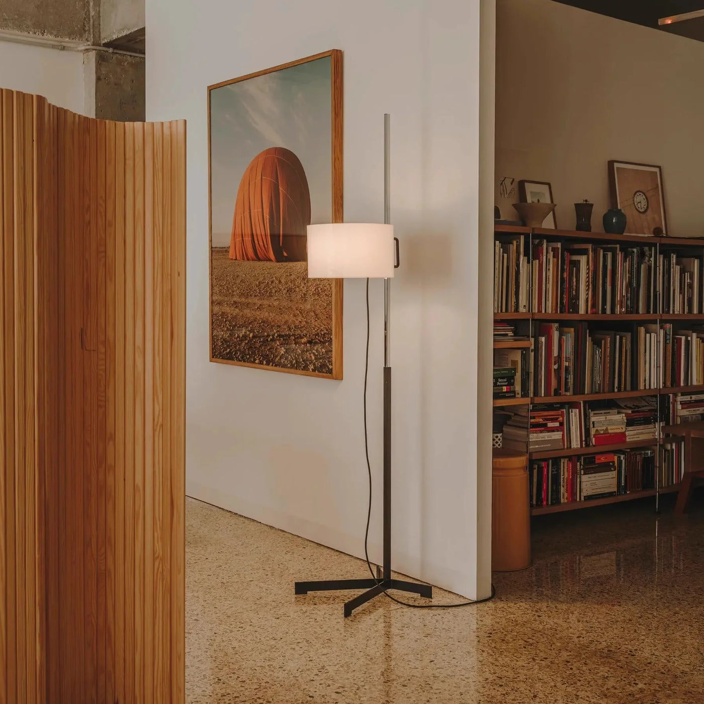 Lampe sur pied design espagnol en métal et tissu – Zelari