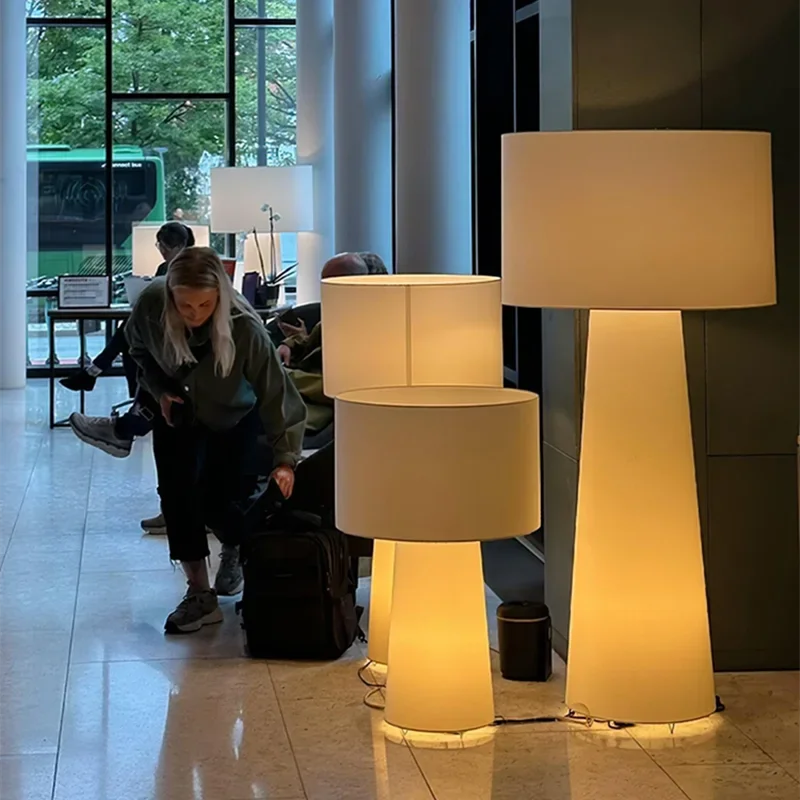 Lampe sur pied en tissu et fer design nordique – Armonello