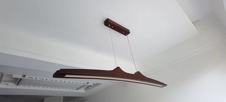 Suspension minimaliste en noyer pour salle à manger – Armonique