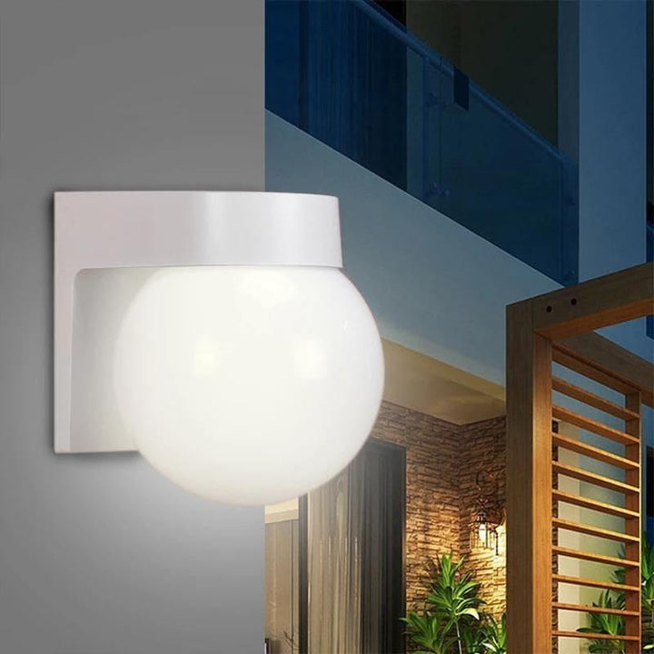 Boule Lumineuse Extérieure en Acrylique – Orbique