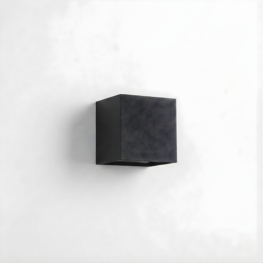 Dekorative Außenwandleuchte mit robuster Ausführung – Cubik