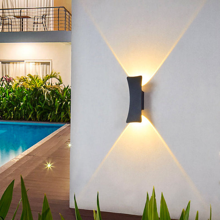 Applique Murale Minimaliste en Aluminium – Eclara